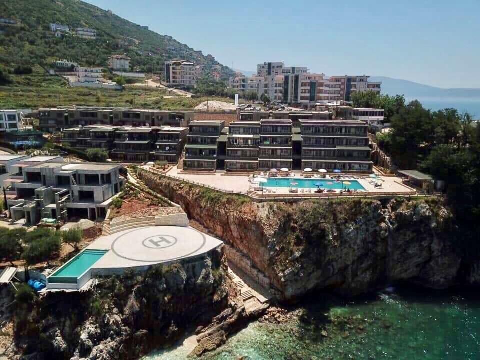 Amazing View! B & C New In Appartement Vlorë